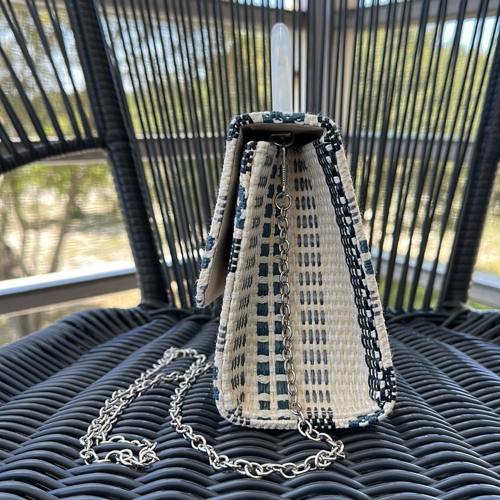 Woven Straw Rattan Structured Handbag - Picture 10 of 11